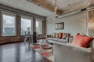 500 S Ervay St in Dallas, TX - Building Photo - Building Photo