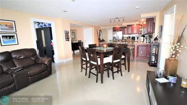 3499 Oaks Way in Pompano Beach, FL - Building Photo - Building Photo