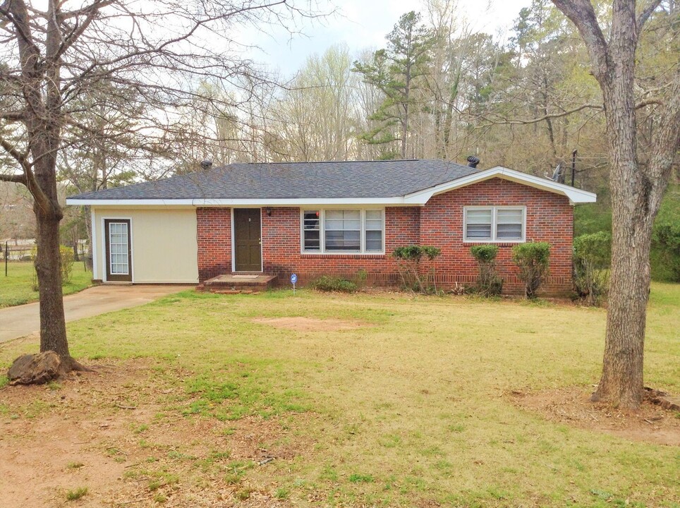 2290 S Milledge Ave in Athens, GA - Building Photo