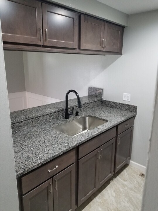 8945 Shawn Dr in Sterling Heights, MI - Foto de edificio