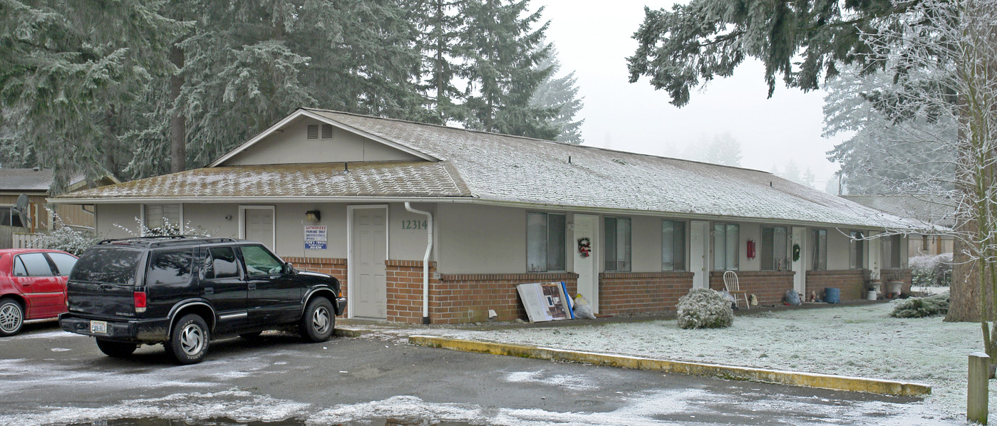 Meadow Glen Apartments in Puyallup, WA - Building Photo