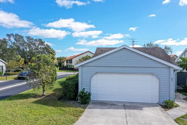 601 Ironwood Cir in Venice, FL - Foto de edificio - Building Photo