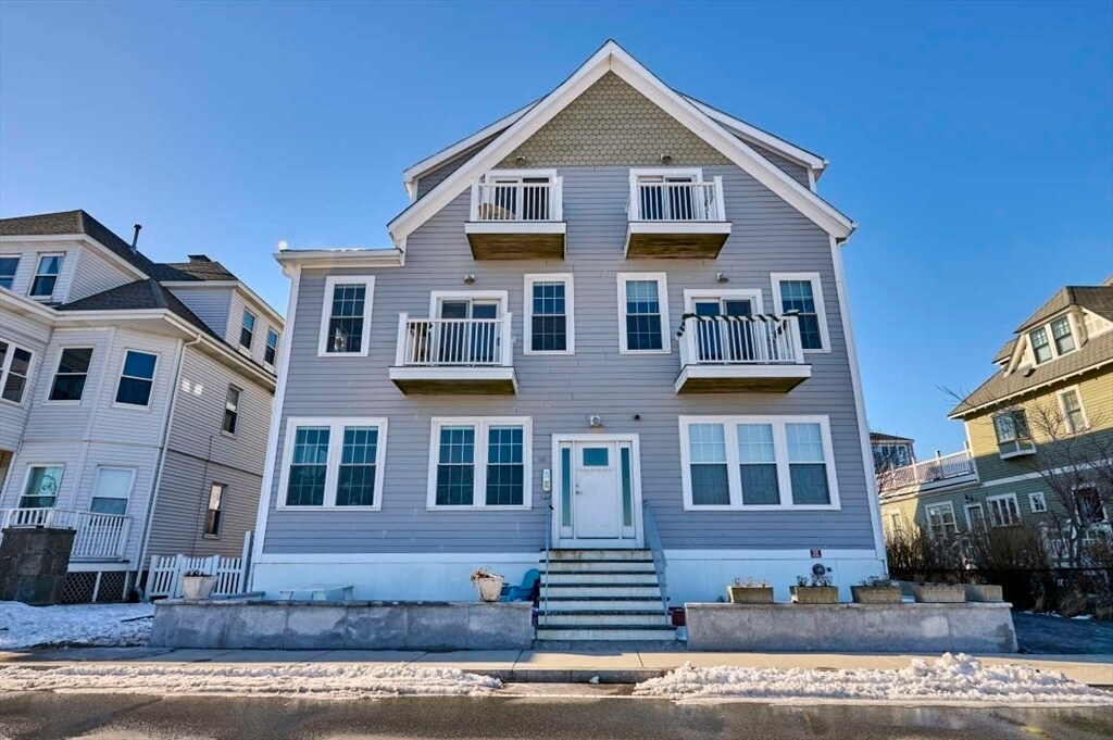 150 Winthrop Shore Dr, Unit #3 in Winthrop, MA - Foto de edificio