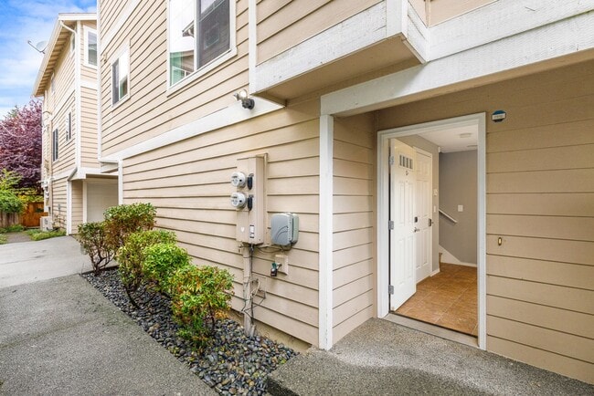 12032 28th Ave NE in Seattle, WA - Building Photo - Building Photo