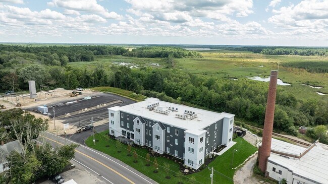 999 Main St in Hanson, MA - Foto de edificio - Building Photo