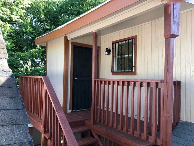 134 Roberts St, Unit 201