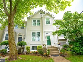 6904 Compton Ln in Centreville, VA - Building Photo