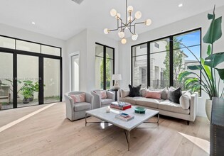 4482 NW 80th Ave in Doral, FL - Building Photo - Building Photo