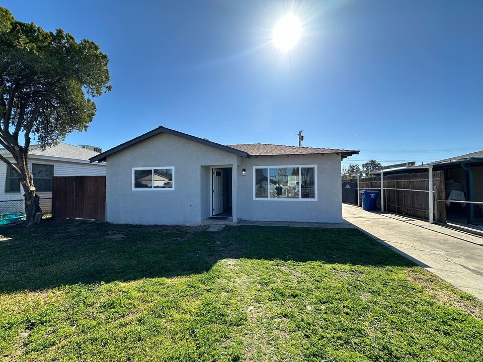 1612 Dale St in Bakersfield, CA - Building Photo
