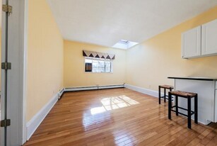 511 Beacon St, Unit 12 in Boston, MA - Building Photo