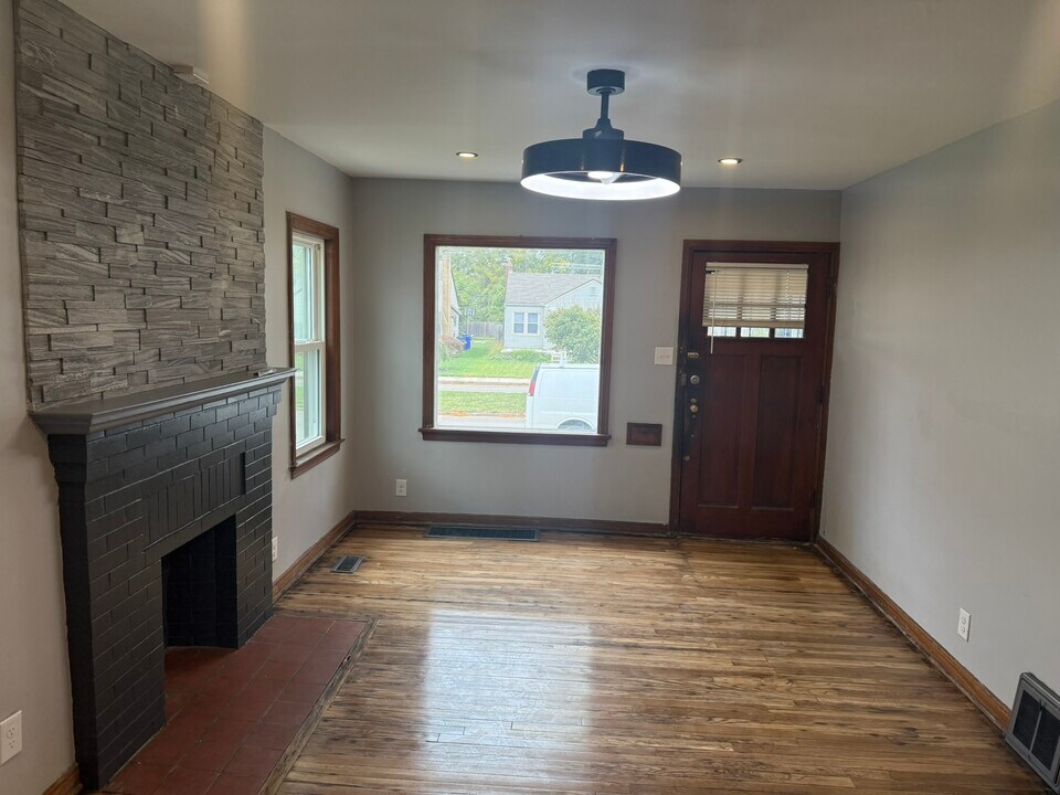 1050 Bulen Ave in Columbus, OH - Building Photo