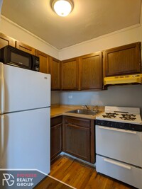 835 W Wolfram St, Unit 210 in Chicago, IL - Building Photo - Building Photo