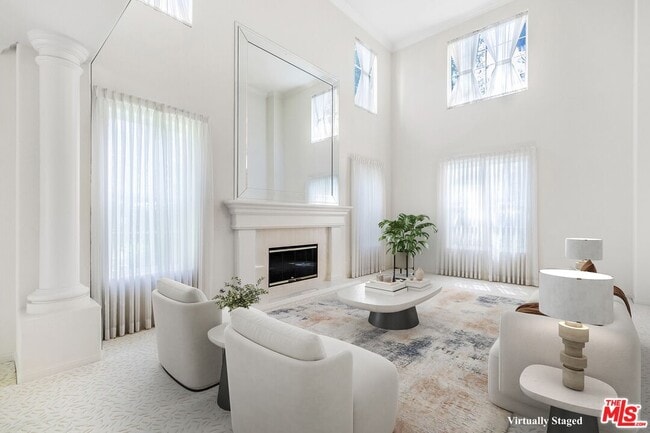 24901 Vista Verenda in Los Angeles, CA - Building Photo - Building Photo