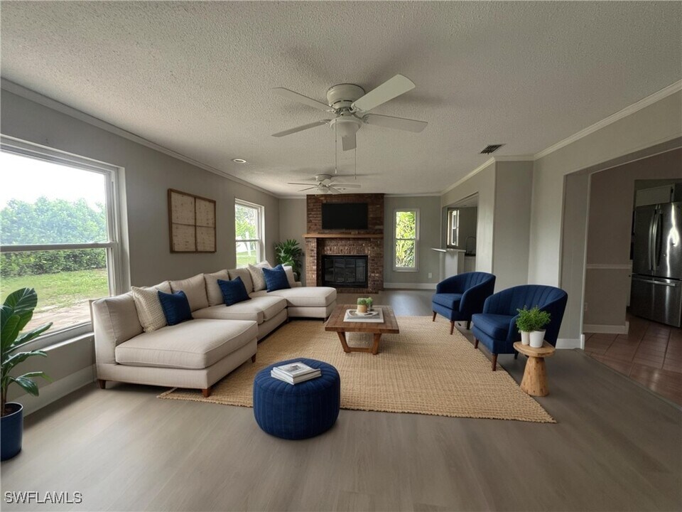 1833 SE 1st Terrace in Cape Coral, FL - Building Photo
