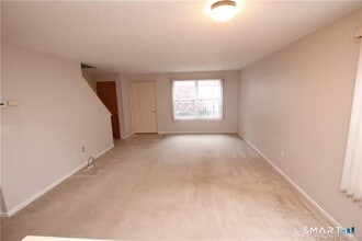 2 Mulberry Ln in Glastonbury, CT - Building Photo - Building Photo