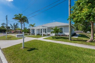 1119 Osceola Dr in West Palm Beach, FL - Building Photo