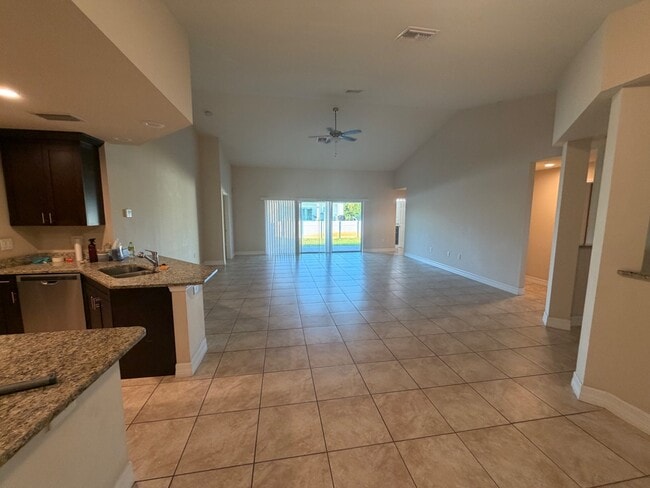 3116 37th St SW in Lehigh Acres, FL - Building Photo - Building Photo