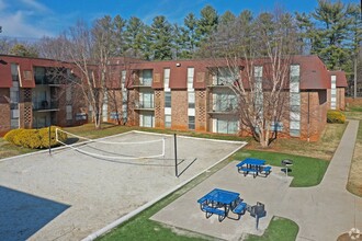 Park Place Apartments in Lynchburg, VA - Foto de edificio - Building Photo