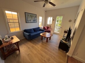 3266 Descanso Dr in Los Angeles, CA - Foto de edificio - Building Photo