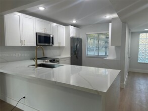 16581 Blatt Blvd in Weston, FL - Building Photo - Building Photo