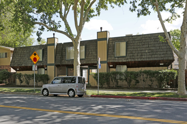 2306-2310 Capitol Ave in Sacramento, CA - Building Photo - Building Photo