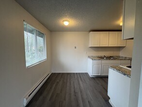 7743 Pacific Ave SE in Olympia, WA - Building Photo - Building Photo