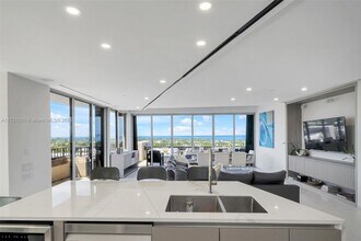 151 Crandon Blvd in Key Biscayne, FL - Building Photo - Building Photo