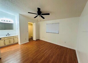 4010 Pine Limb Ct in Tampa, FL - Building Photo - Building Photo