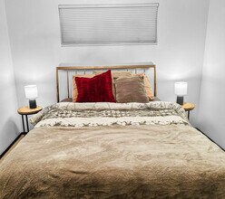 2445A 55th Ave SW, Unit SI ID1054557P in Seattle, WA - Building Photo - Building Photo