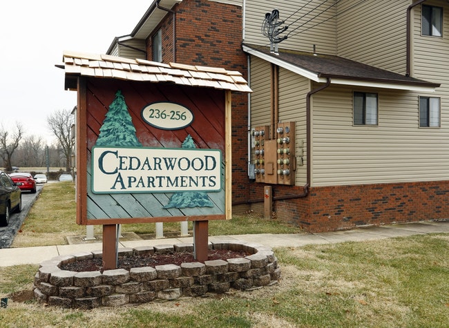 Cedarwood in Springfield, MO - Building Photo - Building Photo