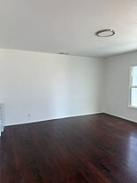 7035 Stansbury Ave in Los Angeles, CA - Building Photo