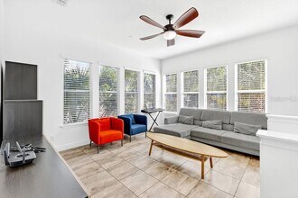 8443 Karrer Ter in Orlando, FL - Foto de edificio - Building Photo