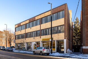 5802-5810 de la Côte-Saint-Luc in Montréal, QC - Building Photo