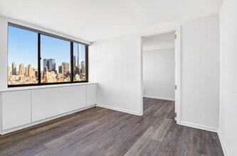 520 W 43rd St in New York, NY - Foto de edificio - Building Photo