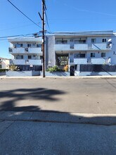 Vista Sunset Apartments in Los Angeles, CA - Foto de edificio - Building Photo