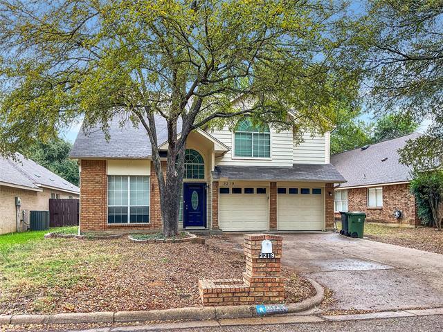 2219 Chapel Downs Dr in Arlington, TX - Building Photo