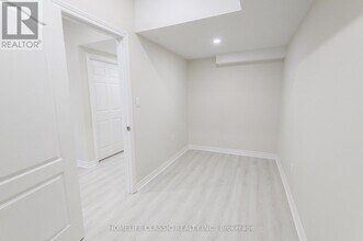 2915 Bur Oak Ave in Markham, ON - Building Photo - Building Photo