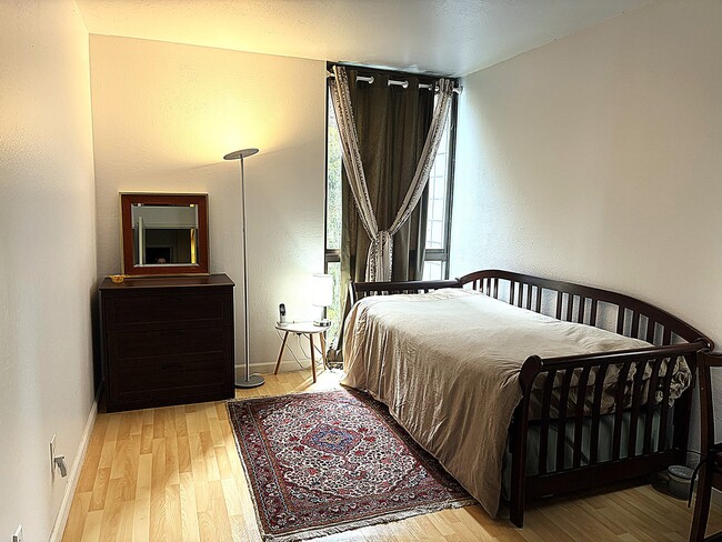 555 Pierce St in Albany, CA - Foto de edificio - Building Photo