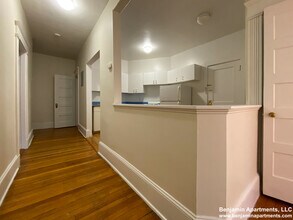 1592 Beacon St, Unit 11 in Brookline, MA - Building Photo - Building Photo