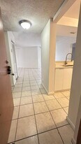 7125 NW 186th St in Hialeah, FL - Building Photo