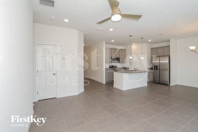 303 Corbel Ln, Unit 1 in Bartow, FL - Foto de edificio - Building Photo