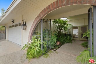 1324 El Hito Cir in Los Angeles, CA - Building Photo - Building Photo