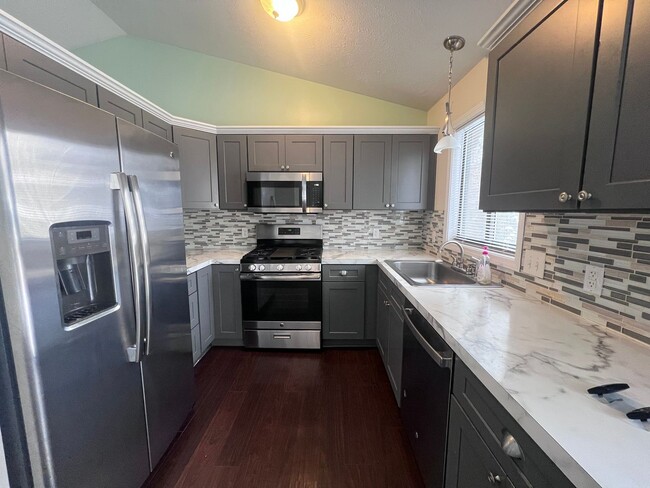 property at 1413 Amberly Dr SE