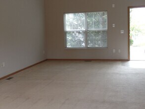 9174 Walker Park Dr in Columbus, OH - Building Photo - Building Photo