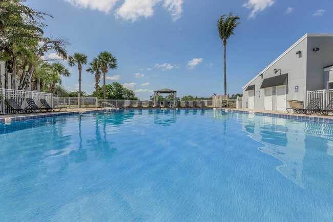 Fountain Lake in Bradenton, FL - Foto de edificio - Building Photo