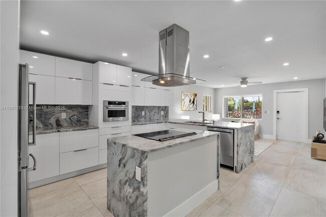 2115 NE 37th Dr in Fort Lauderdale, FL - Building Photo - Building Photo