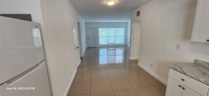 9800 E Bay Harbor Dr in Bay Harbor Islands, FL - Building Photo - Building Photo