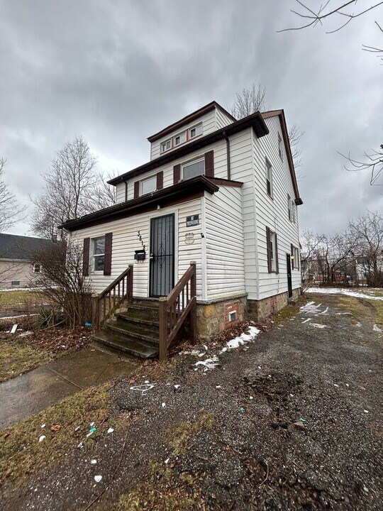 3818 E 144th St in Cleveland, OH - Building Photo