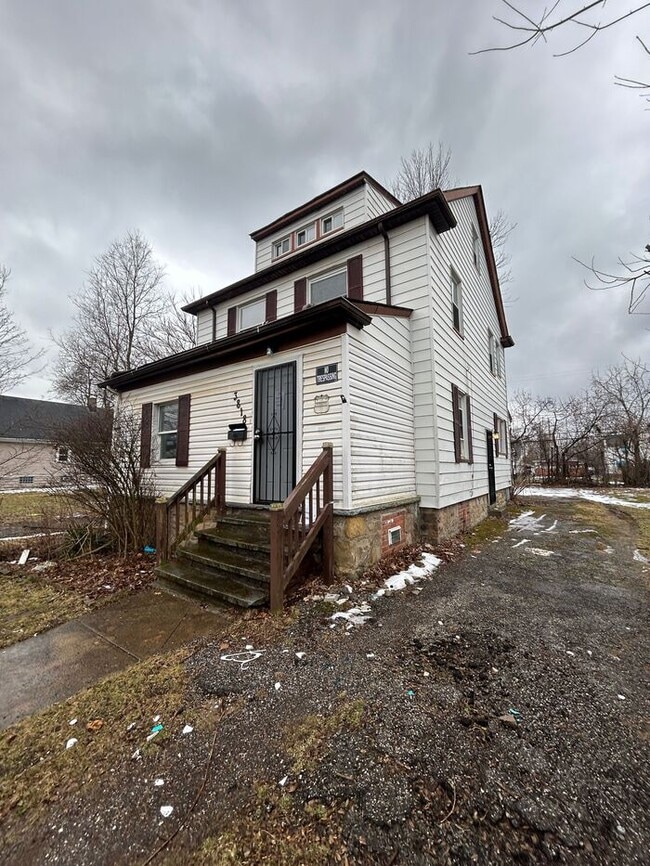 property at 3818 E 144th St