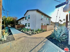 901 S Barrington Ave in Los Angeles, CA - Building Photo
